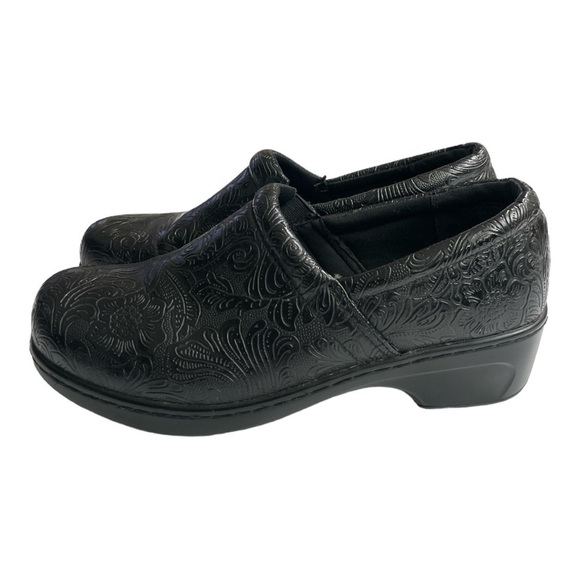 Yuu Bethanee Tooled Black Vegan Clogs WOMENS Size 9.5 M EUC - Picture 1 of 12